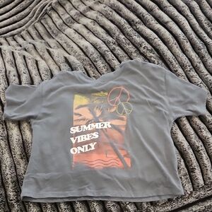 Gray Graphic Tee with Peace Sign and Summer Vibes Print